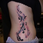 мотив de tatouage sur le côté - un modèle de photo pour la selection de 28022016 1