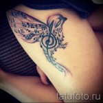 Tattoo-Muster auf seiner Hüfte-ein Foto-Modell für die Auswahl von 28022016 3