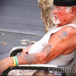 Es sieht aus wie eine Tätowierung in seinem Alter - ein Beispiel für ein Foto 01082016 6