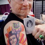 Es sieht aus wie eine Tätowierung in seinem Alter - ein Beispiel für ein Foto 01082016 7