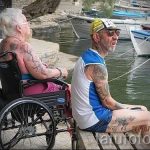 Es sieht aus wie eine Tätowierung in seinem Alter - ein Beispiel für ein Foto 01082016 8