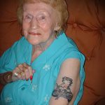 hogy néz ki egy tetoválás idős korban - példafotó a 01082016 24 -ből