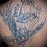 Татуировка във въздуха на задната снимка - пример за татуировка 7221 tatufoto.ru
