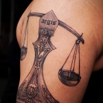 Mérleg tetoválás a karon - fotó példa 13122015 12. szám