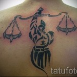 Mérleg tetoválás a hátán - fotó példa 13122015 3. szám