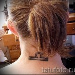 Mérleg tetoválás a nyakon - fotó példa 13122015 -ből 5. sz