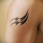 Vízöntő szimbólum tetoválás - fotó - példa a kész tetoválásra 01082016 1007 tatufoto.ru
