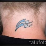 Vízöntő tatouage sur son cou - une photo - un exemple du tatouage fini 01082016 1019 tatufoto.ru