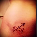 tetoválás Vízöntő állatöv jel - fotó - példa a kész tetoválásra 01082016 1120 tatufoto.ru