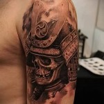 harcos tetoválás a vállán