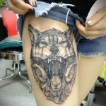 farkas tetoválás a 2 lábán