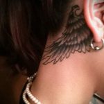 ailes tatouage derrière l'oreille - les photos de tatouages ​​options de finis 1