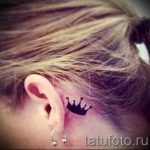 korona tetoválás a fül mögött 3