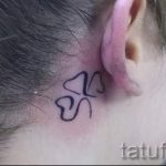 Klee Tattoo hinter dem Ohr - Fotos von fertigen Tätowierungen Optionen 2