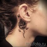 rózsa tetoválás a fül mögött 1