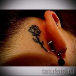 rózsa tetoválás a fül mögött 2