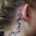 csillag tetoválás a fül mögött 2