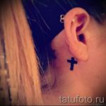 tatouage croix derrière l'oreille - les photos de tatouages ​​options de finis 1