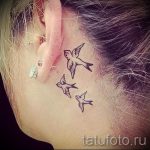 madarak a fül mögött tetoválás - fotók a kész tetoválásokról 3