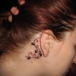 a fül mögötti tetoválások lányoknak - fotók a kész tetoválási lehetőségekről 16