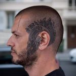 a férfiak fültetoválása mögött - fényképek a kész tetoválási lehetőségekről 6