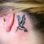 kolibri tetoválás a fül mögött - fotók a kész tetoválási lehetőségekről 1