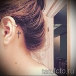 kereszt a fül tetoválása mögött - fotók a kész tetoválási lehetőségekről 1
