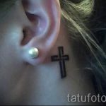 kereszt a fül mögött tetoválás - fotók a kész tetoválási lehetőségekről 8