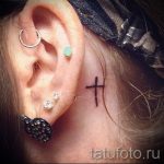 tetováló kereszt a fül mögött - fotók a kész tetoválások lehetőségeiről 10