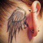 szárny a fül mögött tetoválás - fotók a kész tetoválásokról 1