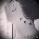 nyelje le a fül mögötti tetoválást - fényképek a kész tetoválási lehetőségekről 3