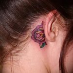 rózsa tetoválás a fül mögött - fotók a kész tetoválásokról 1