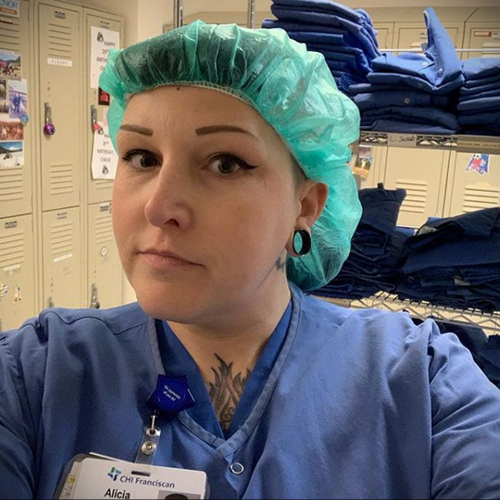 @salem_rising - wytatuowany sanitariusz - zdjęcie dla 1