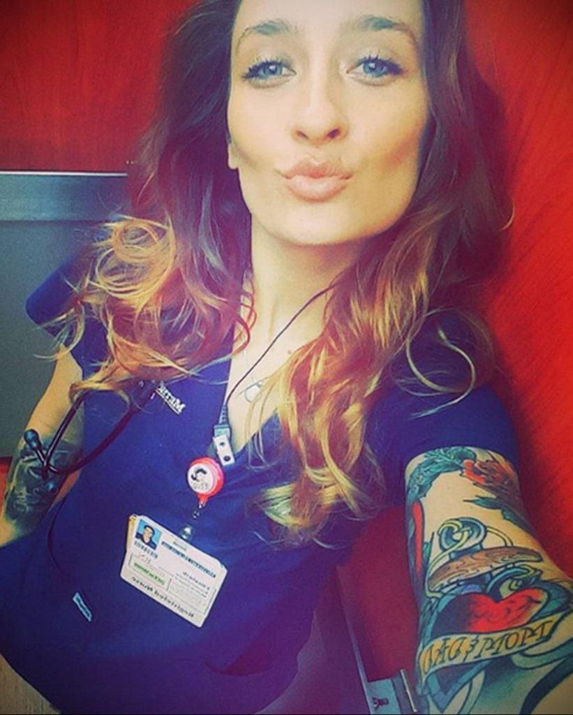 @qn_elizabeth_michelle_xox - wytatuowany sanitariusz - zdjęcie dla 1