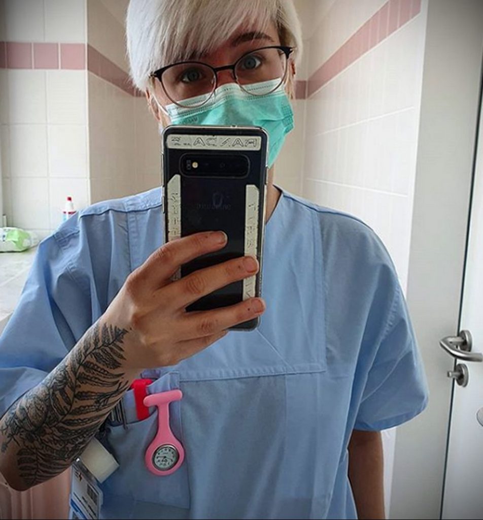 @schokomenschin - wytatuowany sanitariusz - zdjęcie dla 1