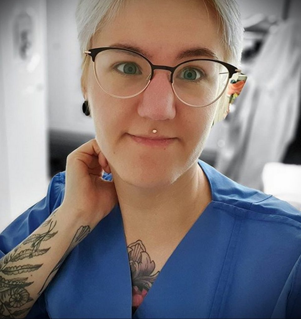 @schokomenschin - wytatuowany sanitariusz - zdjęcie dla 3