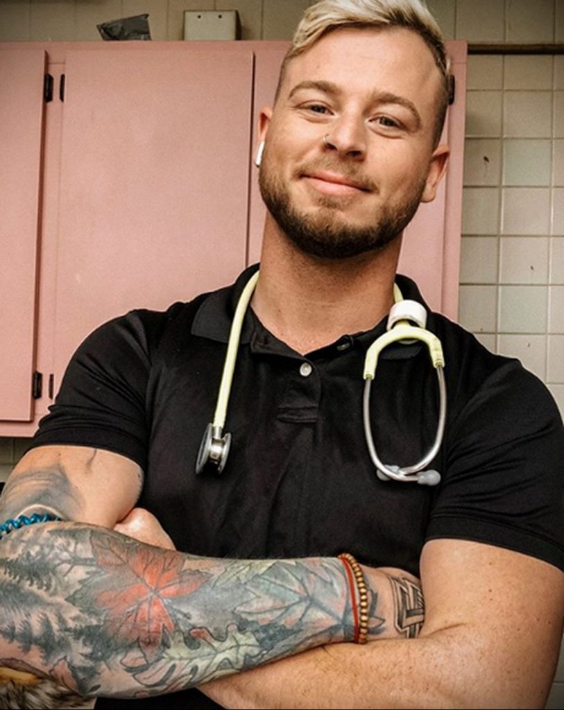 @luke_chochola24 - wytatuowany sanitariusz - zdjęcie dla 4