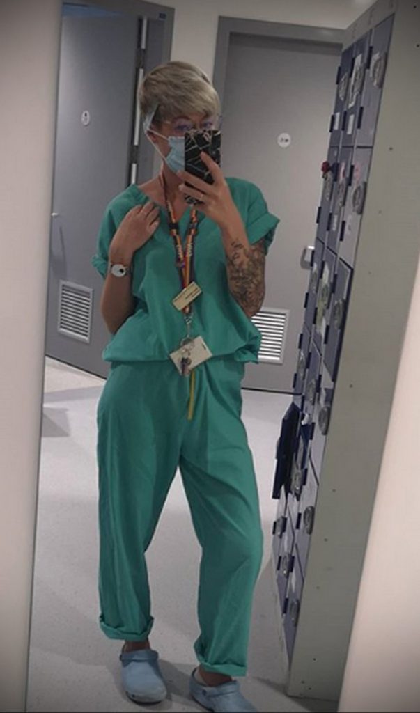 @ s_anne_j25 - wytatuowany sanitariusz - zdjęcie dla 1