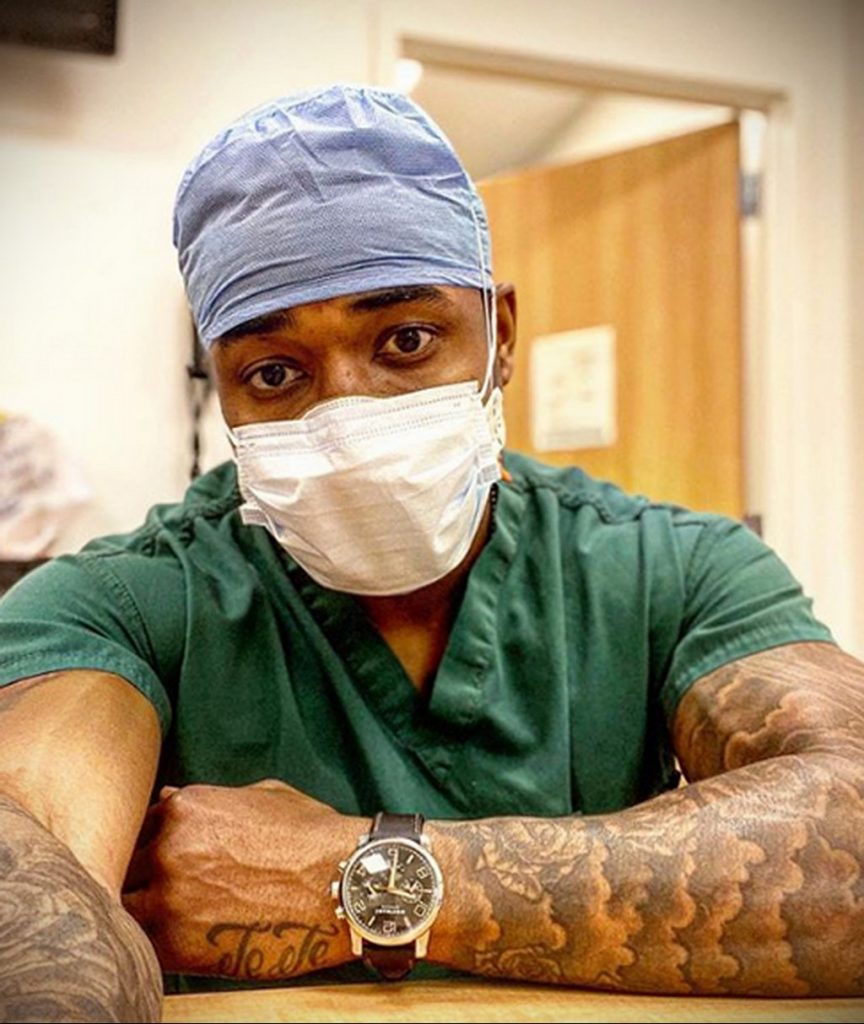 @qb_chad - wytatuowany sanitariusz - zdjęcie dla 1