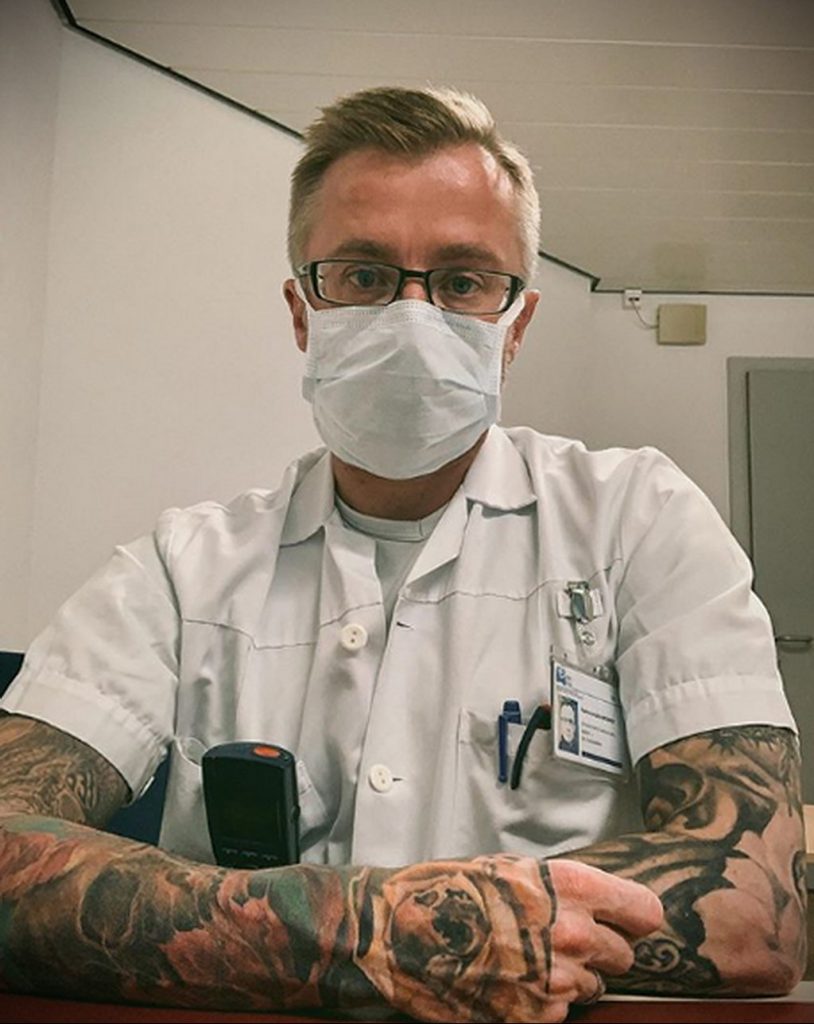 @pamonney - wytatuowany sanitariusz - zdjęcie dla 1