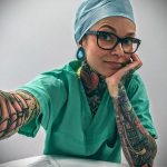 @carolinefullcolour - wytatuowany sanitariusz - zdjęcie dla 43