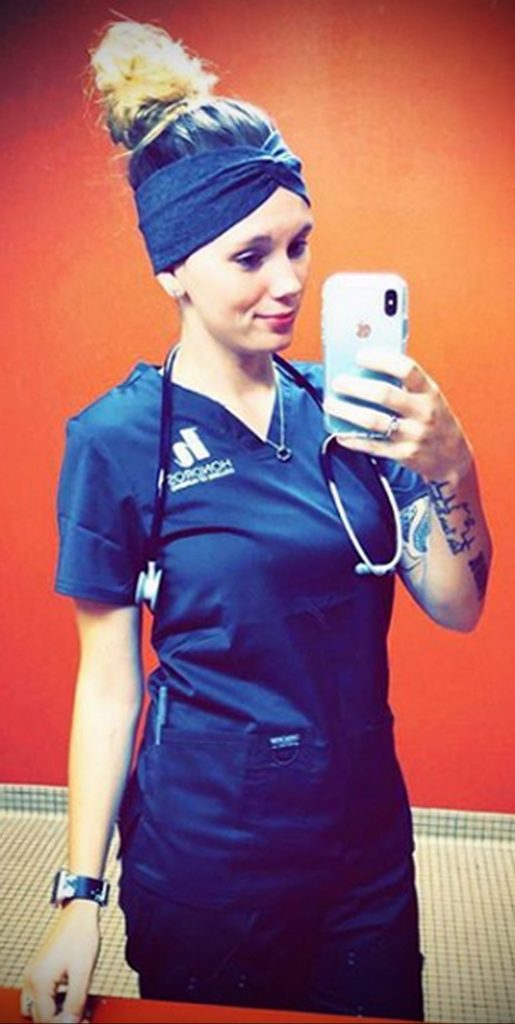 @ misses.royalty - wytatuowany pracownik służby zdrowia - zdjęcie dla 6