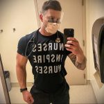 @jleofit_nurse - wytatuowany sanitariusz - zdjęcie dla 2
