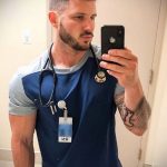 @jleofit_nurse - wytatuowany sanitariusz - zdjęcie dla 3
