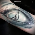 Tetoválás szem formájában szokatlan kivitelben