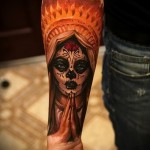 Indiai tetoválás a karján