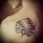 Indiai tetoválás a hátán