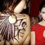 Indiai tetoválás a hátán