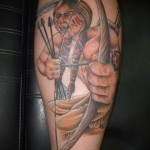 Indiai íj tetoválással 2