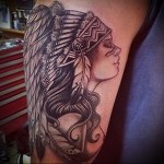 Indiai tetoválás a profilban